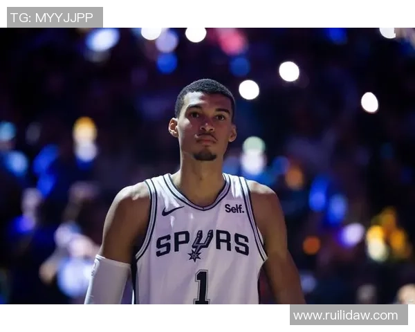 帕金斯盛赞文班亚马表现惊人称马刺或需砸下十亿美元续约五年 帕金斯盛赞文班亚马表现惊人称马刺或需砸下十亿美元续约五年