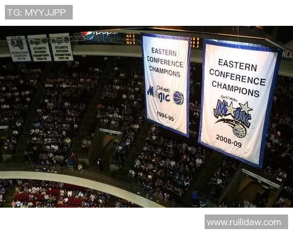 切特谈触摸总冠军旗帜 只有把它移至新球馆的人才有机会接触 切特谈触摸总冠军旗帜 只有把它移至新球馆的人才有机会接触